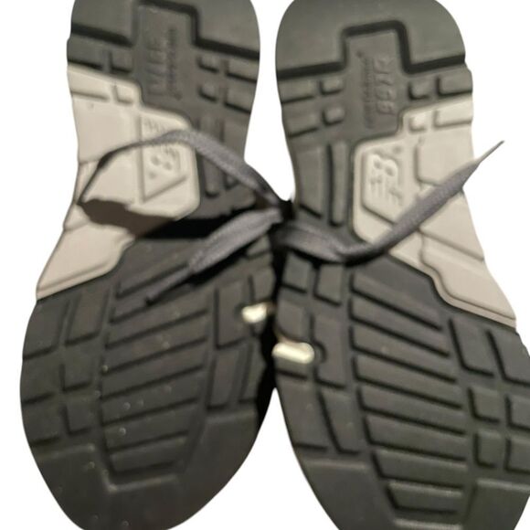 Gray and Black Athletic Shoes with Modern Design main image 4
